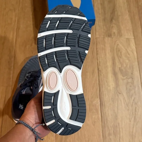 Brooks Women's 9.5 WIDE Gray and Navy Running Shoes - Picture 5 of 15